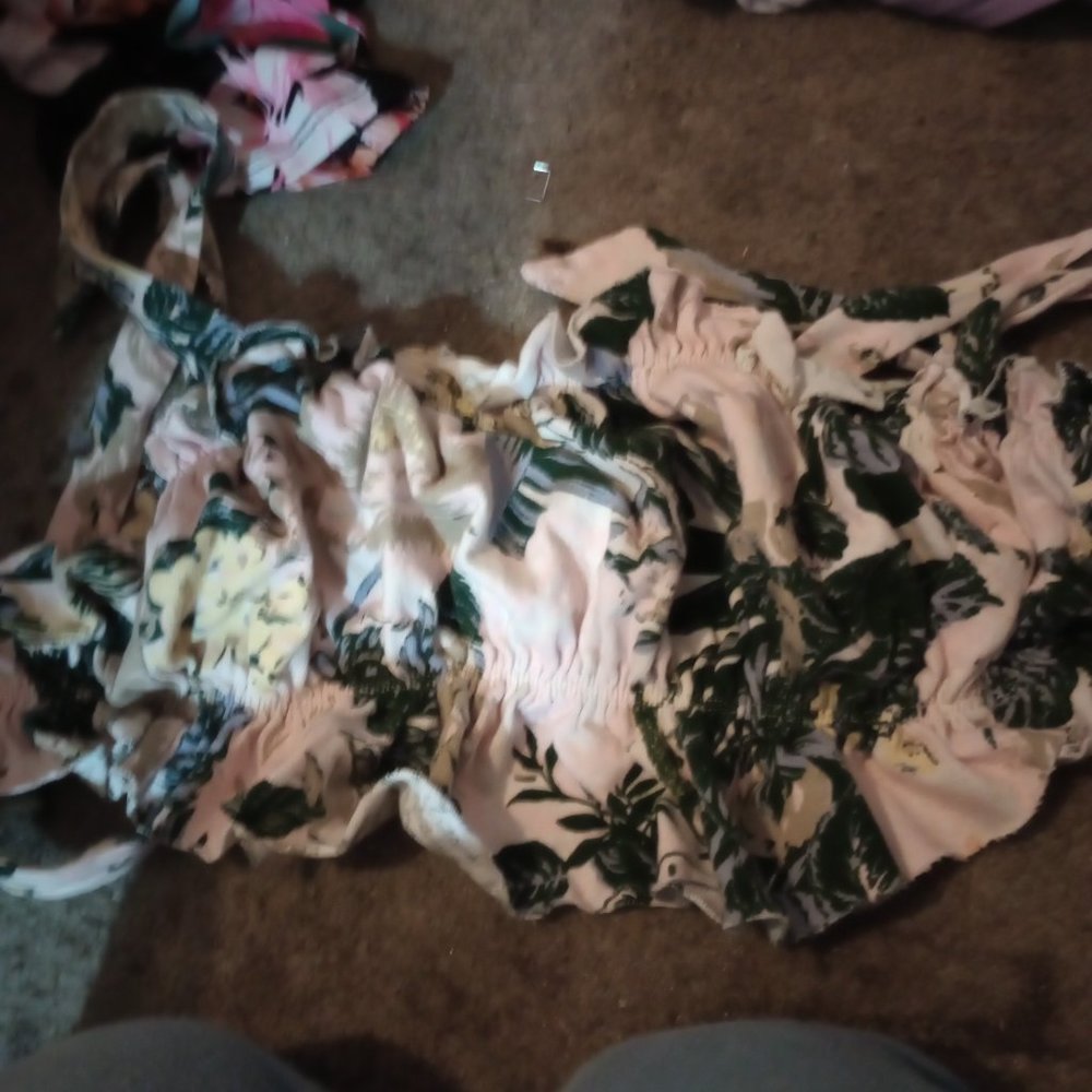 Crop top size small